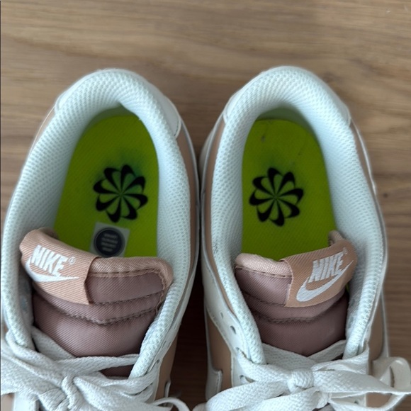 Nike | Womens Dunks low | White and Tan | 8.5 - Picture 4 of 10